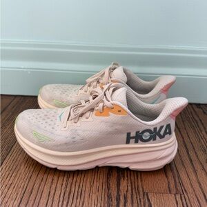 Hoka Clifton 9. Women’s size 8. Used.